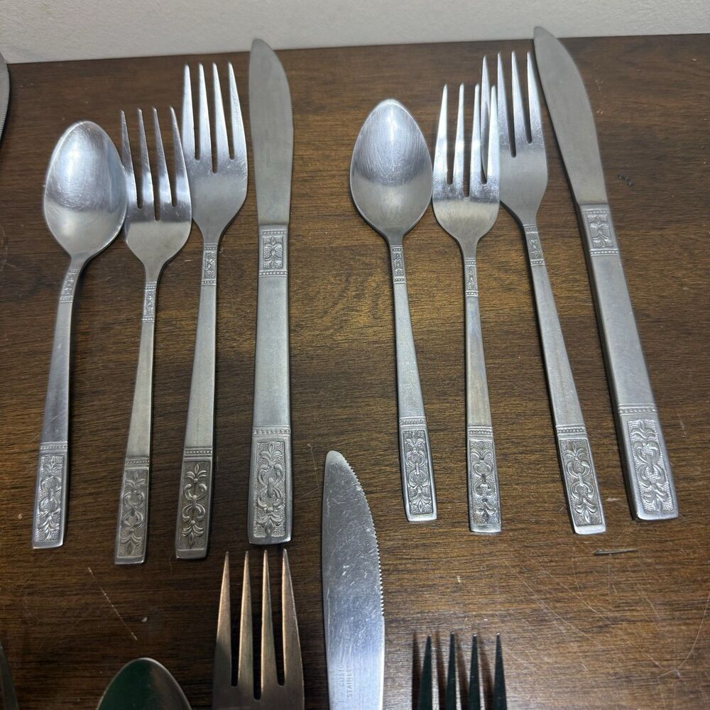 MCM Customcraft Stainless CUS3 Fleur De Lis Flatware 20 Piece Knife Spoon 2 Fork - Picture 6 of 8